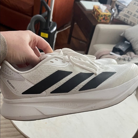 Adidas Classic White Shoes with Black Accents - Picture 5 of 5